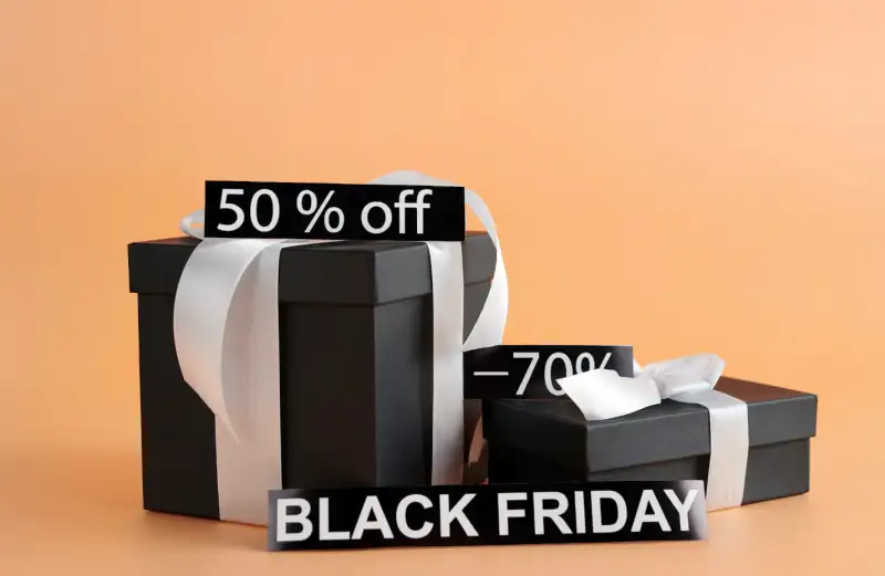 무신사 스탠다드 블랙프라이데이 할인 혜택으로 구매하는 선물상자의 모습