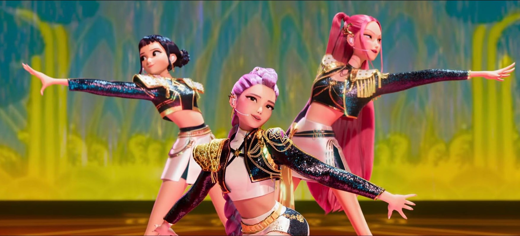 케이팝 데몬 헌터스 애니메이션 속 헌트릭스 멤버 3명이 무대 위에서 퍼포먼스를 펼치는 장면 – 루미, 미라, 조이가 무대 조명을 받으며 안무를 선보이고 있다