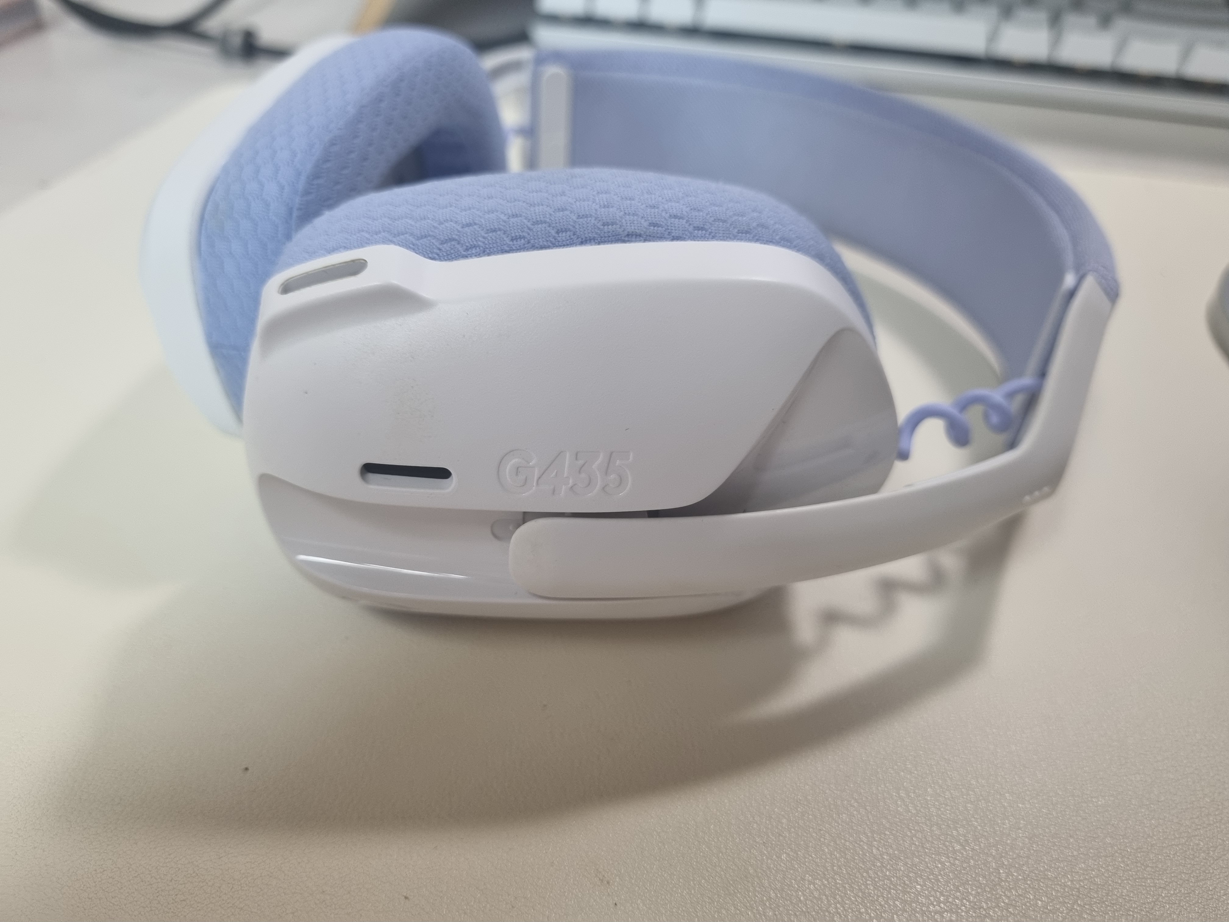 로지텍 G435 왼쪽 옆모습