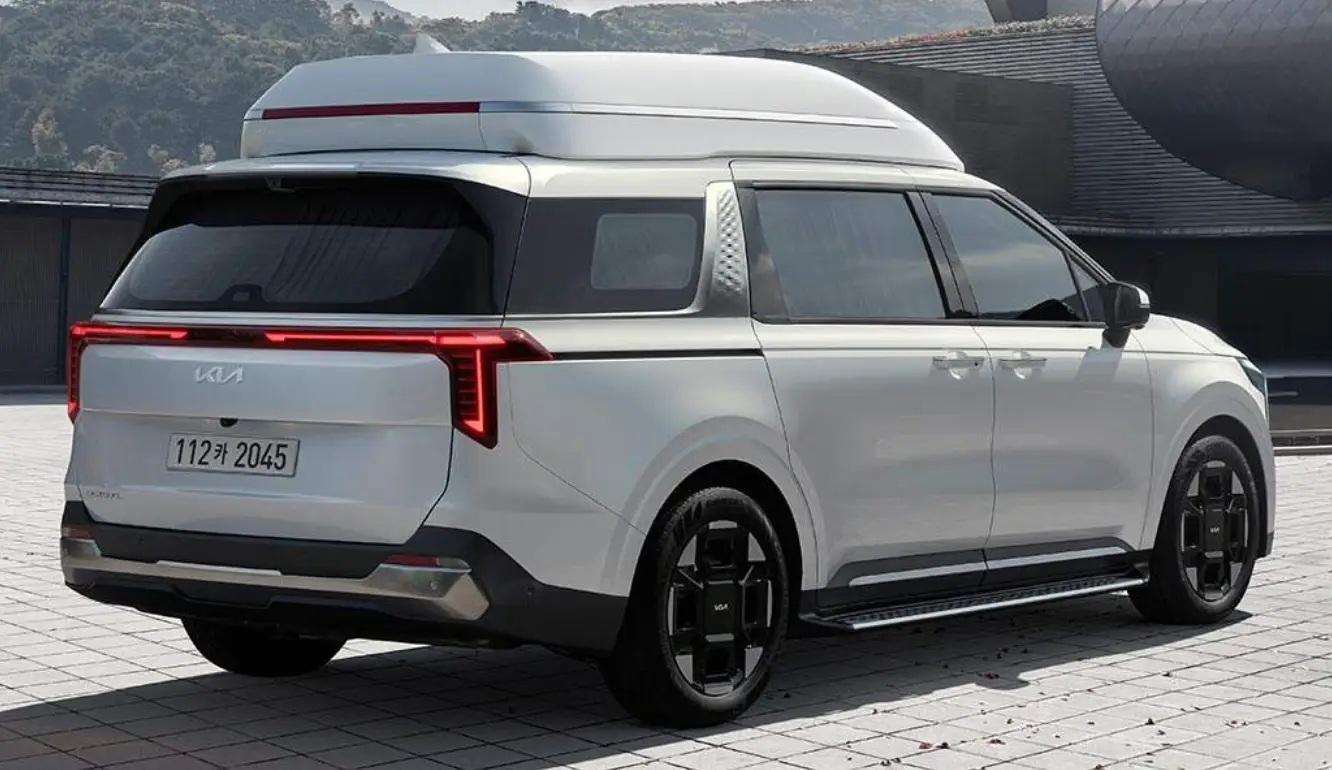 카니발 후방 측면 이미지