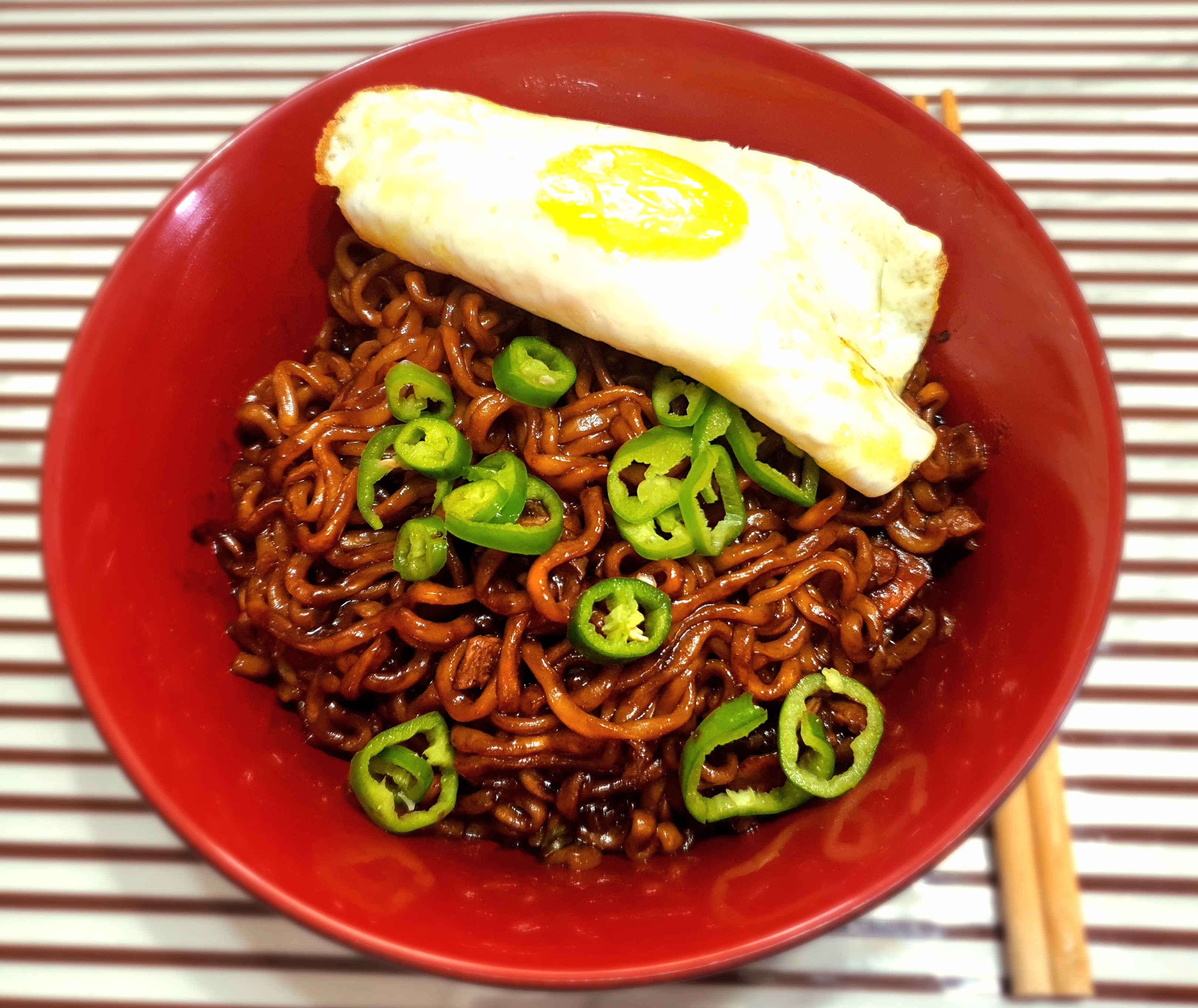 계란-프라이도-곁들이면-맛있어요.