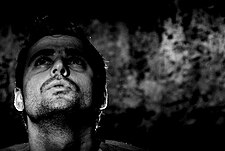 사람들은 왜 권위에 쉽게 복종할까? (스탠리 밀그램 실험 분석)