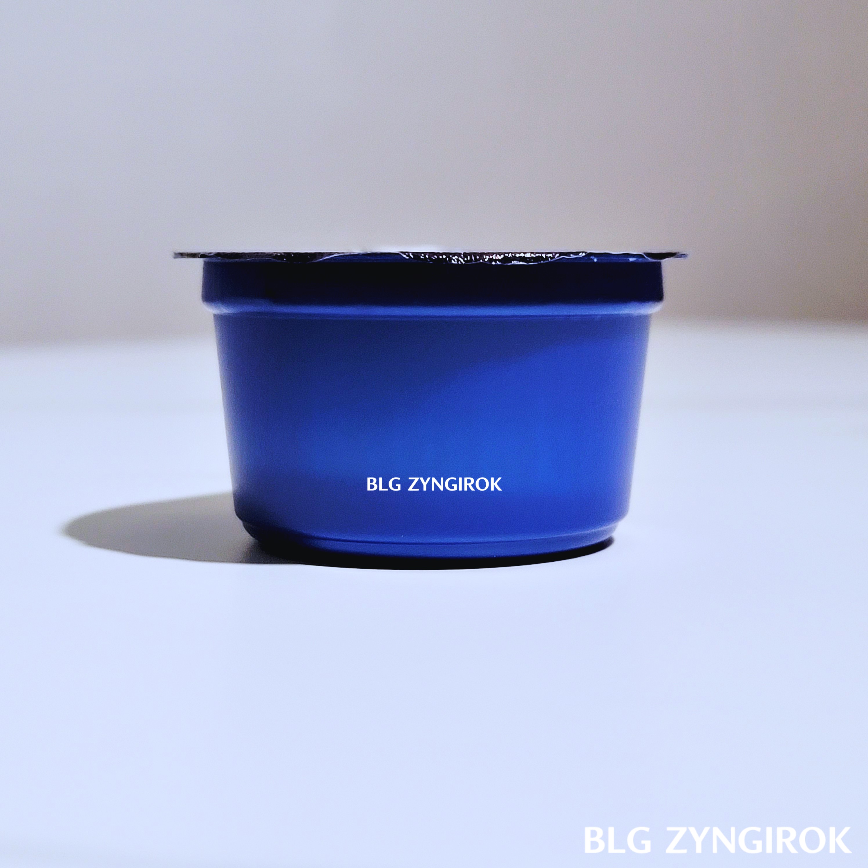 캡슐 버터 쿠키 옆면 모습이다.