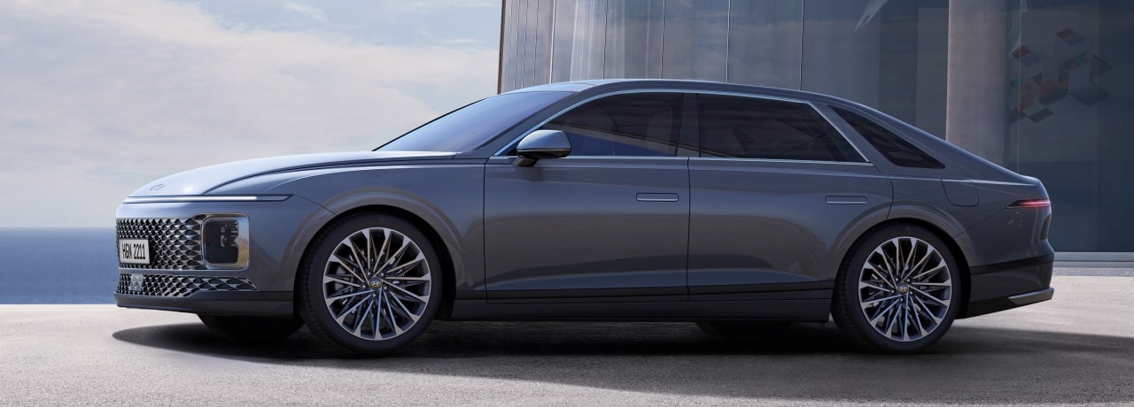 신형 그랜저 옆모습입니다.