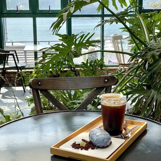 구조라-해변이-보이는-자리를-잡습니다.