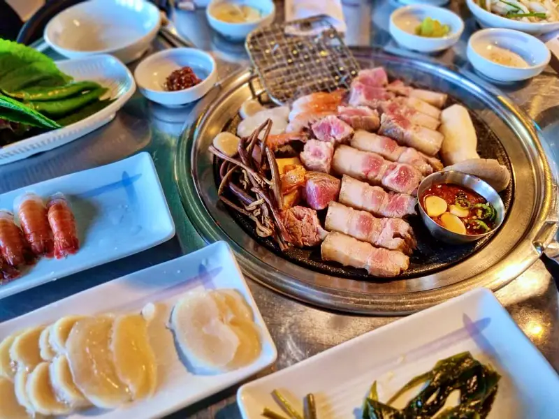 생방송오늘저녁 제주 판포포구 마장 건초 800도 짚불 구이 훈연 드라이 에이징 흑돼지 딱새우 키조개 관자 삼합 맛집 추천