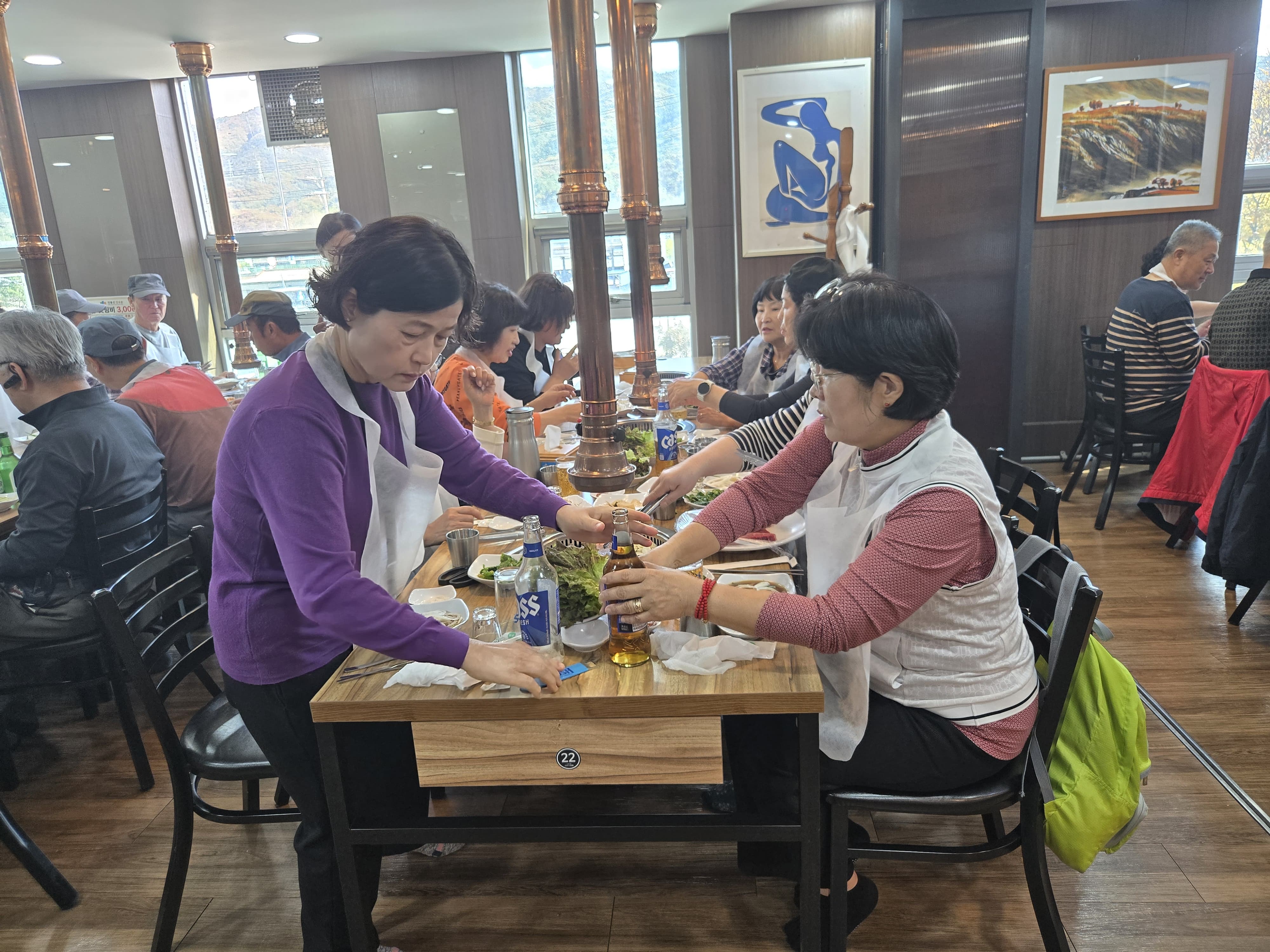 맛있는 음식에 반가운 이야기까지 더해진 점심시간.