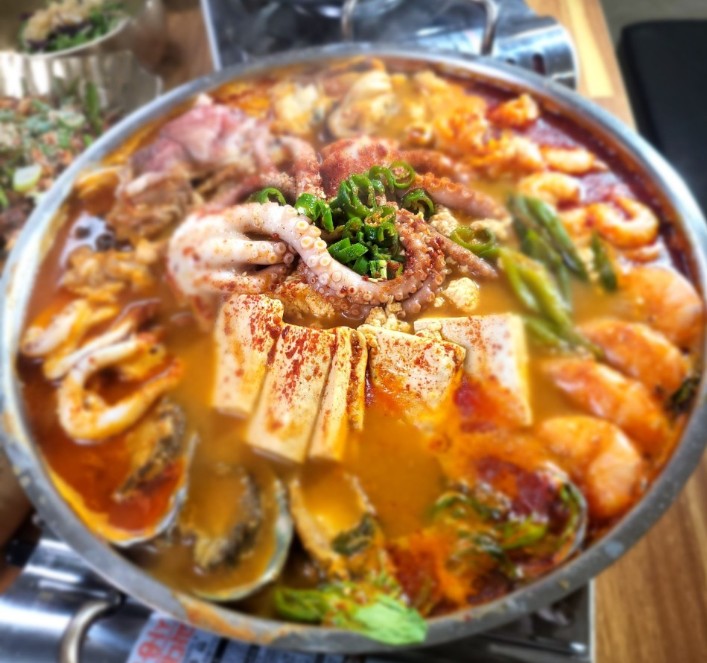 매일아침 문전성시의 비밀 모듬짬뽕순두부전골 썸네일