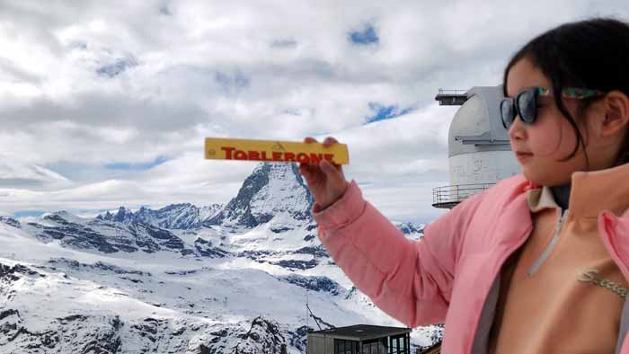 고르너그라트에서 마테호른과 토블론초콜릿과 아미