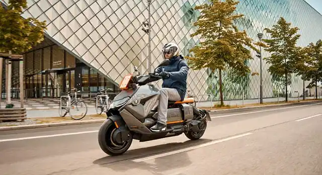 BMW ce04 가격 실구매가 모의견적 제원 옵션 카탈로그 외관 디자인 내부 색상 디자인 인테리어 편의사양 안전사양 총정리