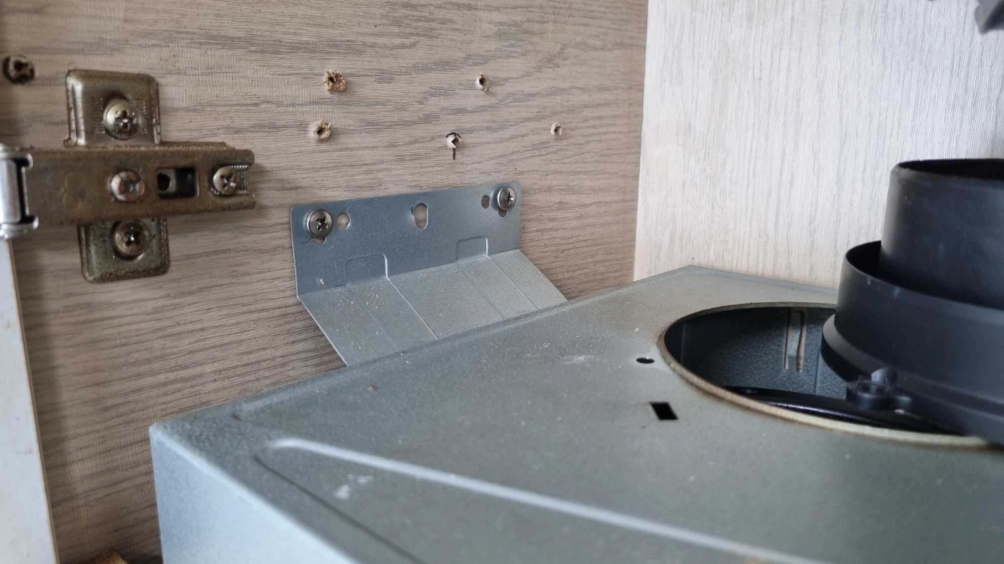 후드 고정 볼트