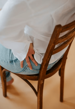 앉아있으면 허리가 아픈 이유
