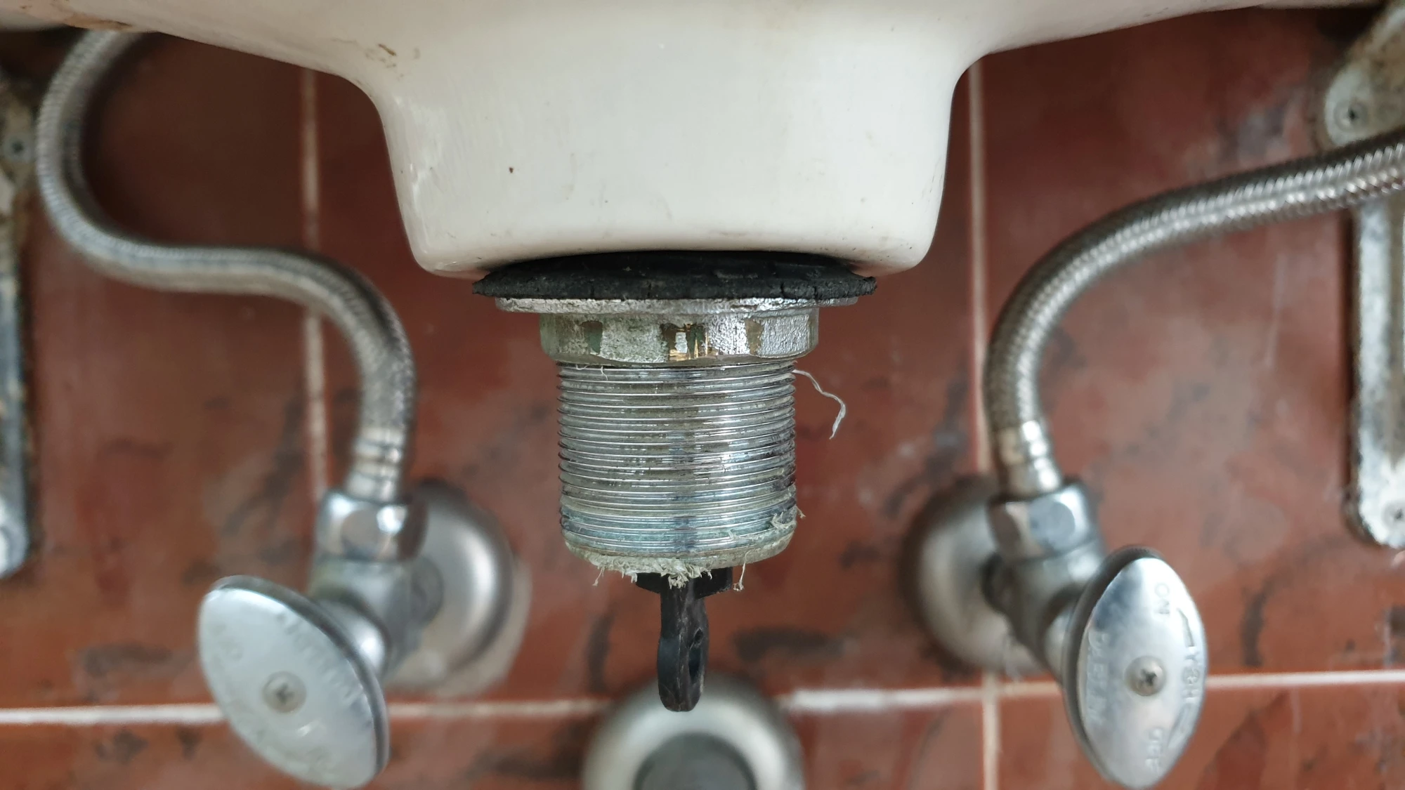 폽업 고정 너트