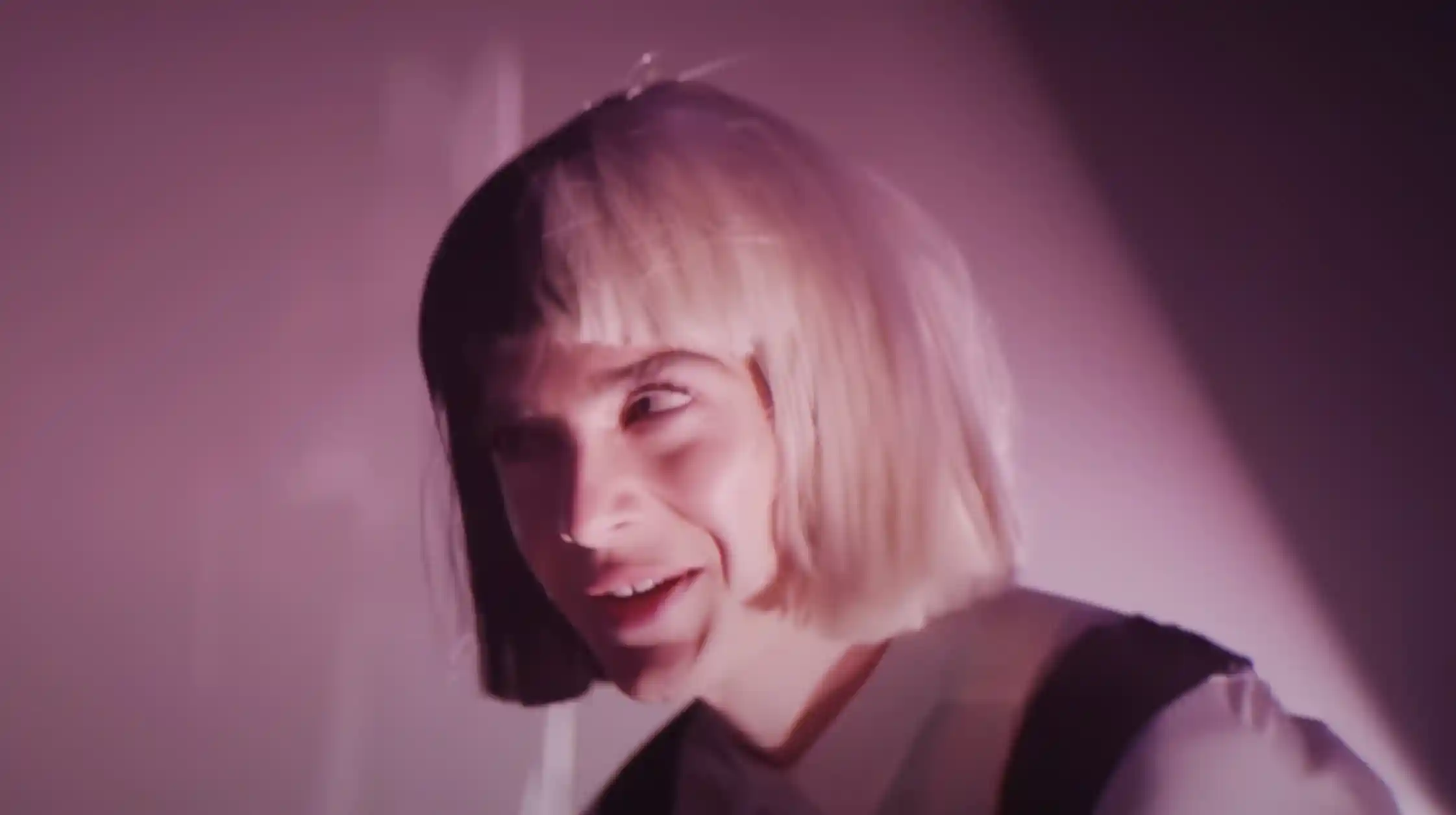 시아-sia-unstoppable-뮤직비디오