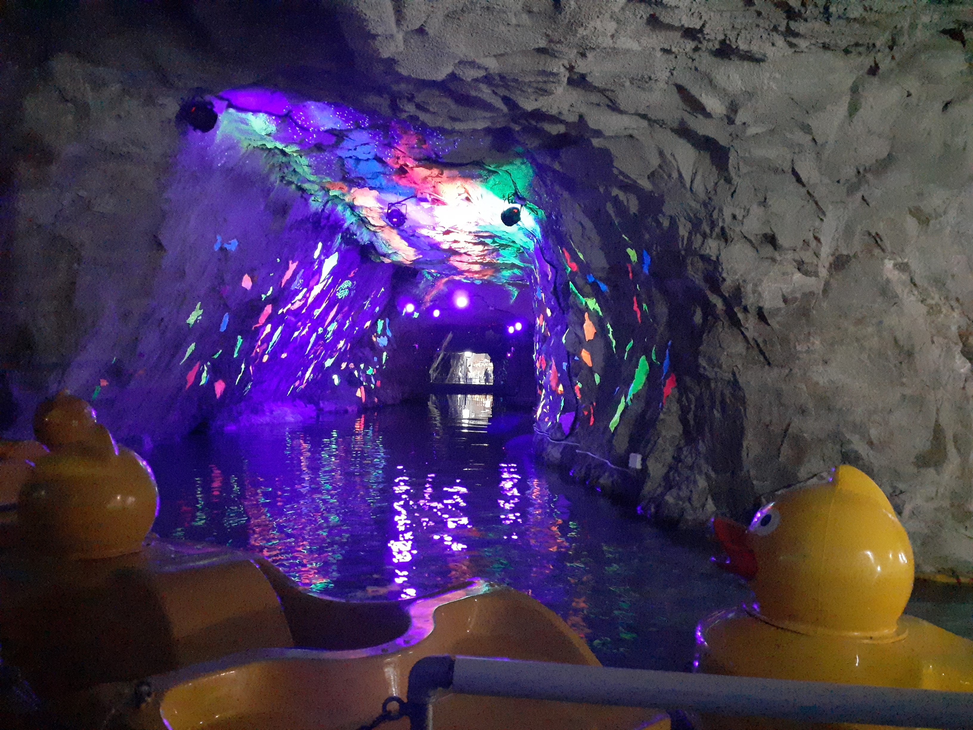 자수정동굴나라