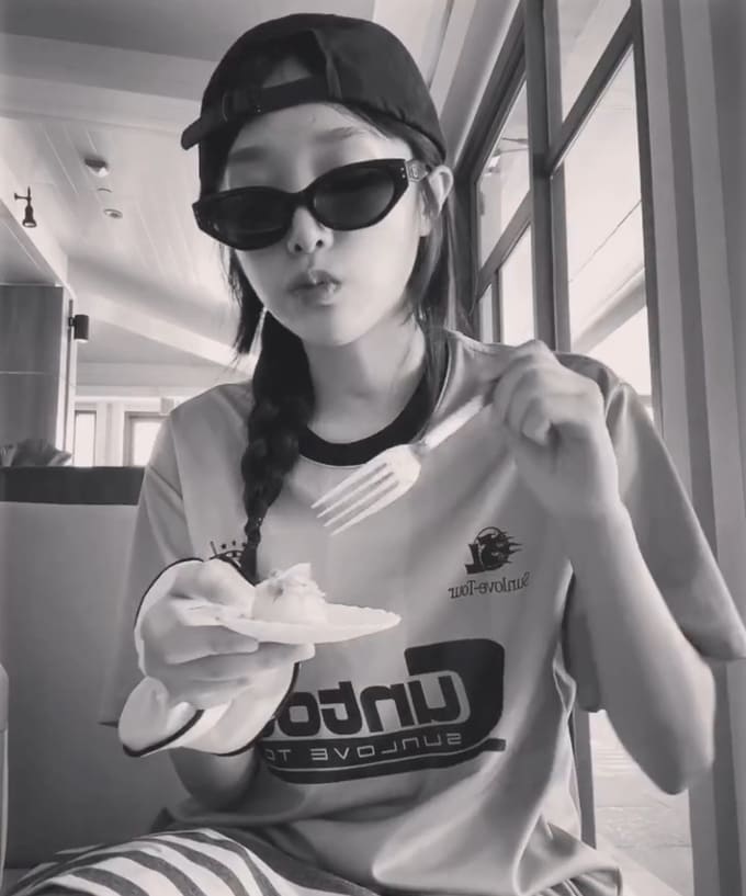 최예나 사복
