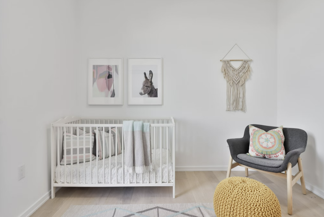 안전한 아기 침실 만들기 &ndash; 침대 &amp; 매트리스 선택 가이드