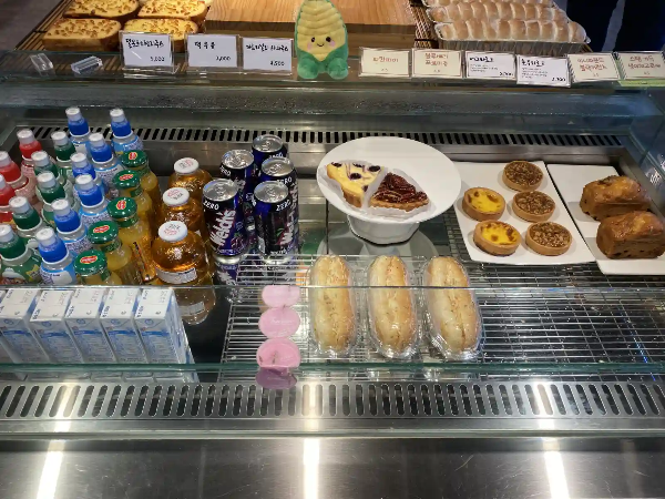 토모루-제과점-음료수-이미지