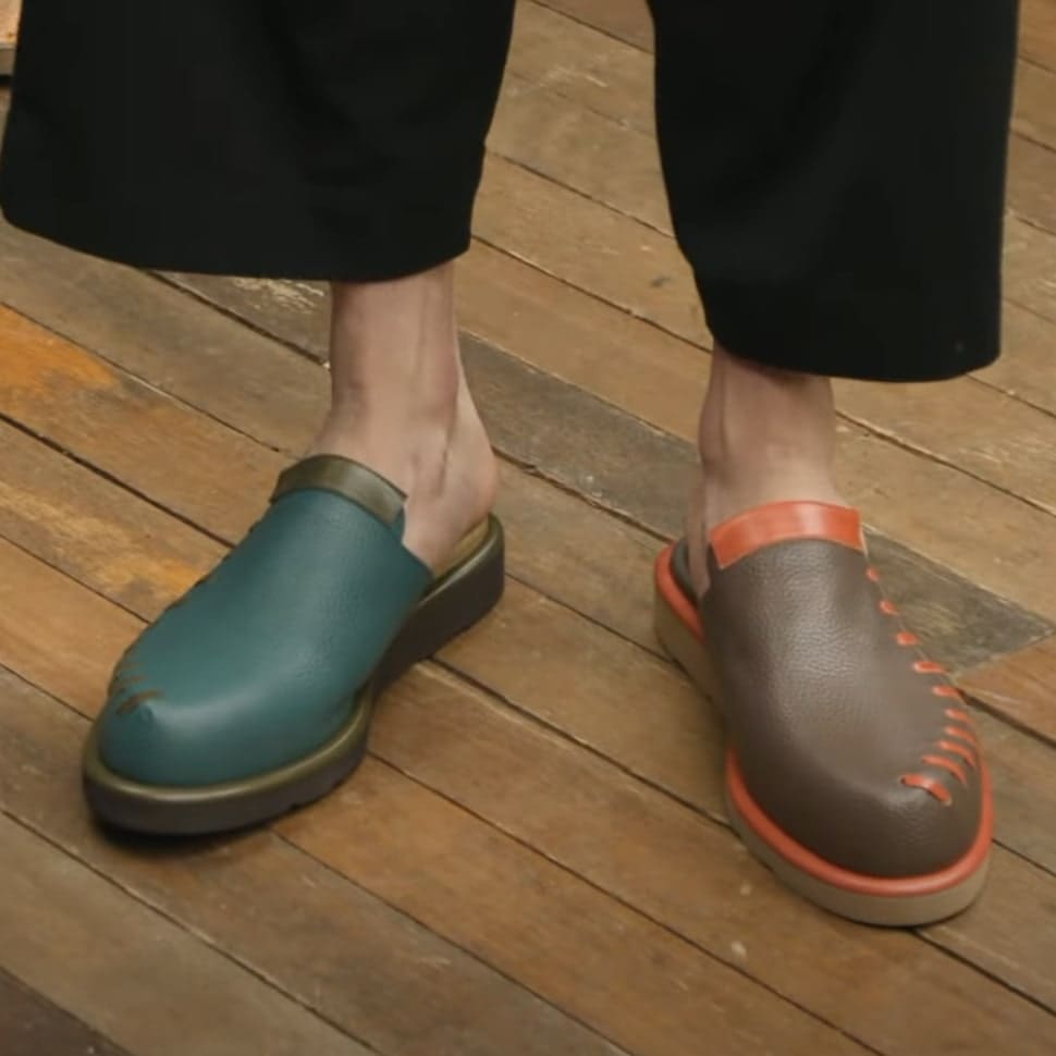 구두 모양 슬리퍼 모델 그린&amp;#44; 오렌지 착화 샷
