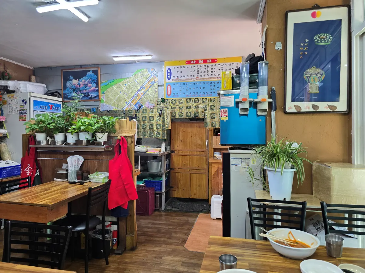 매장 내부 인테리어 사진