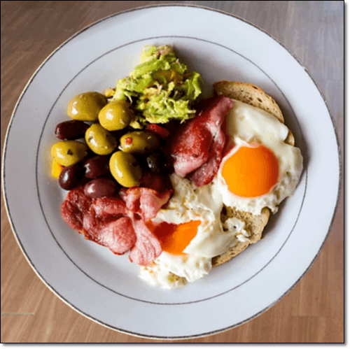 포스파티딜콜린 음식 계란과 고기 올리브