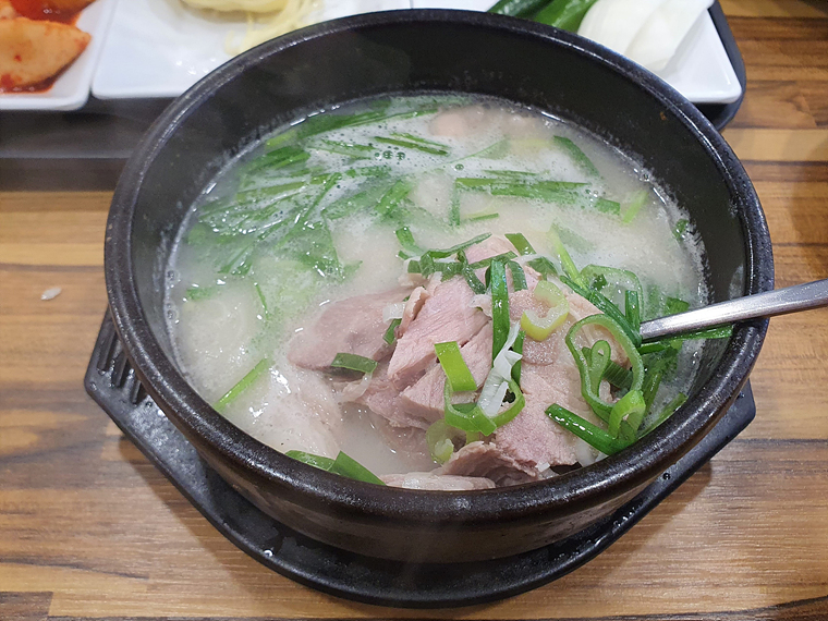 국밥속-고기와-야채