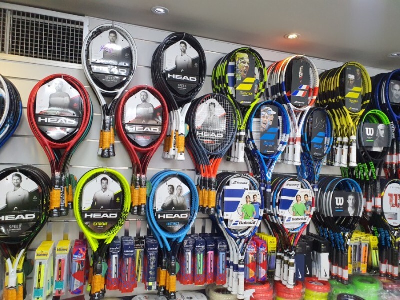 테니스 라켓 매장 사진