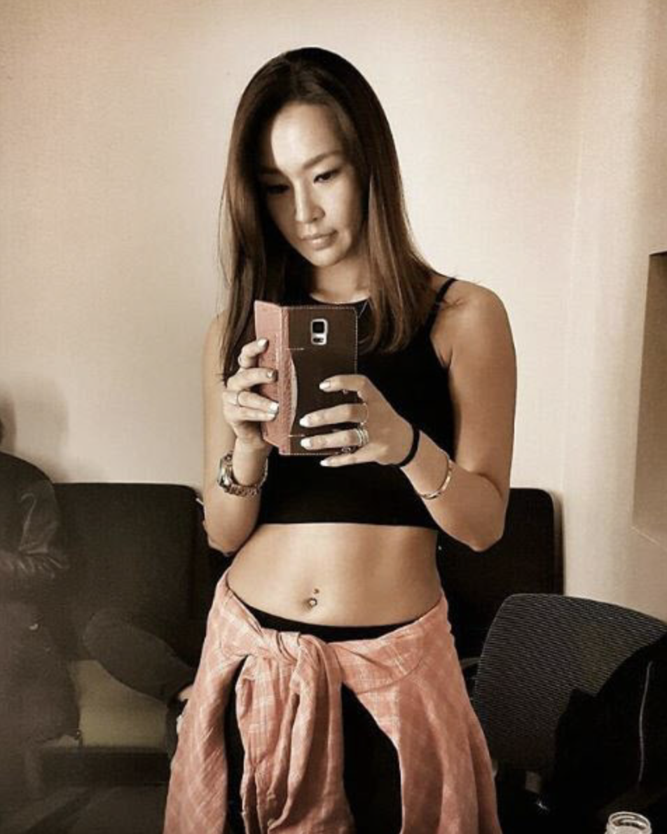 배윤정 셀카 허리라인