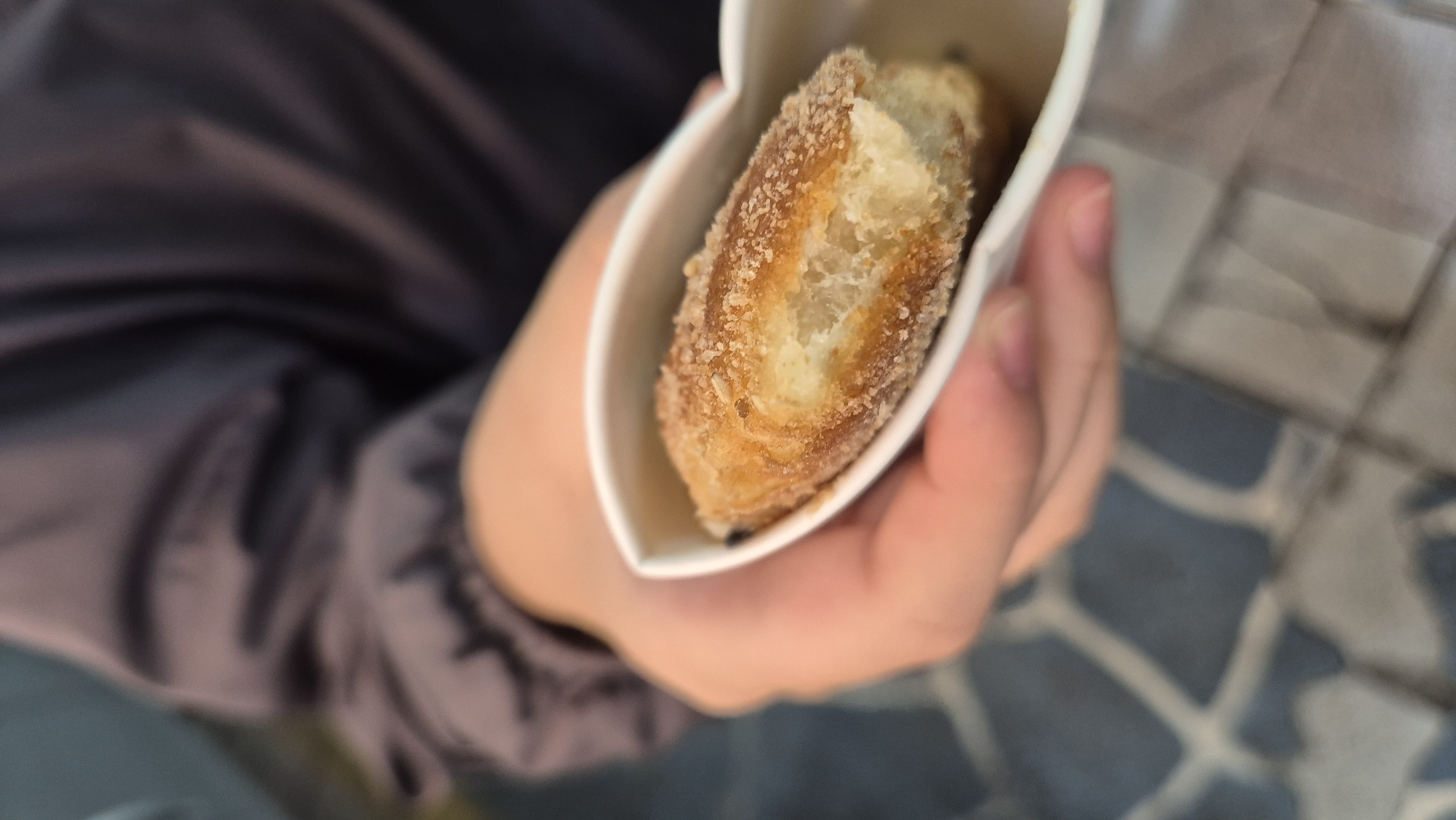 고현시장 치즈호떡 치즈가 많이 들어가 있음.