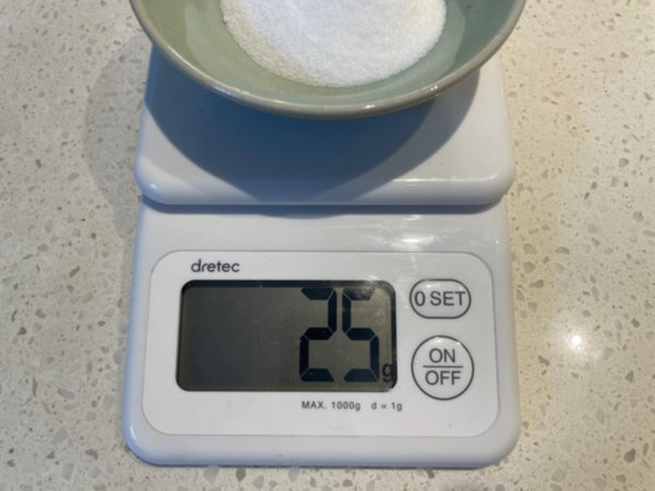 생크림 휘핑할 때 설탕도 25g 추가