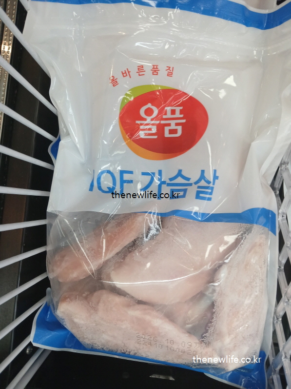 냉동 포장된 닭가슴살 제품 사진 – 단백질이 풍부하여 원형탈모 예방과 모발 회복에 도움이 되는 대표적인 음식