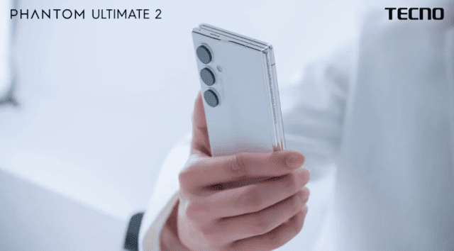 TDDI 기술을 채용한 중국 테크노의 투리폴드폰 콘셉트폰 '팬텀 얼티메이트 2'