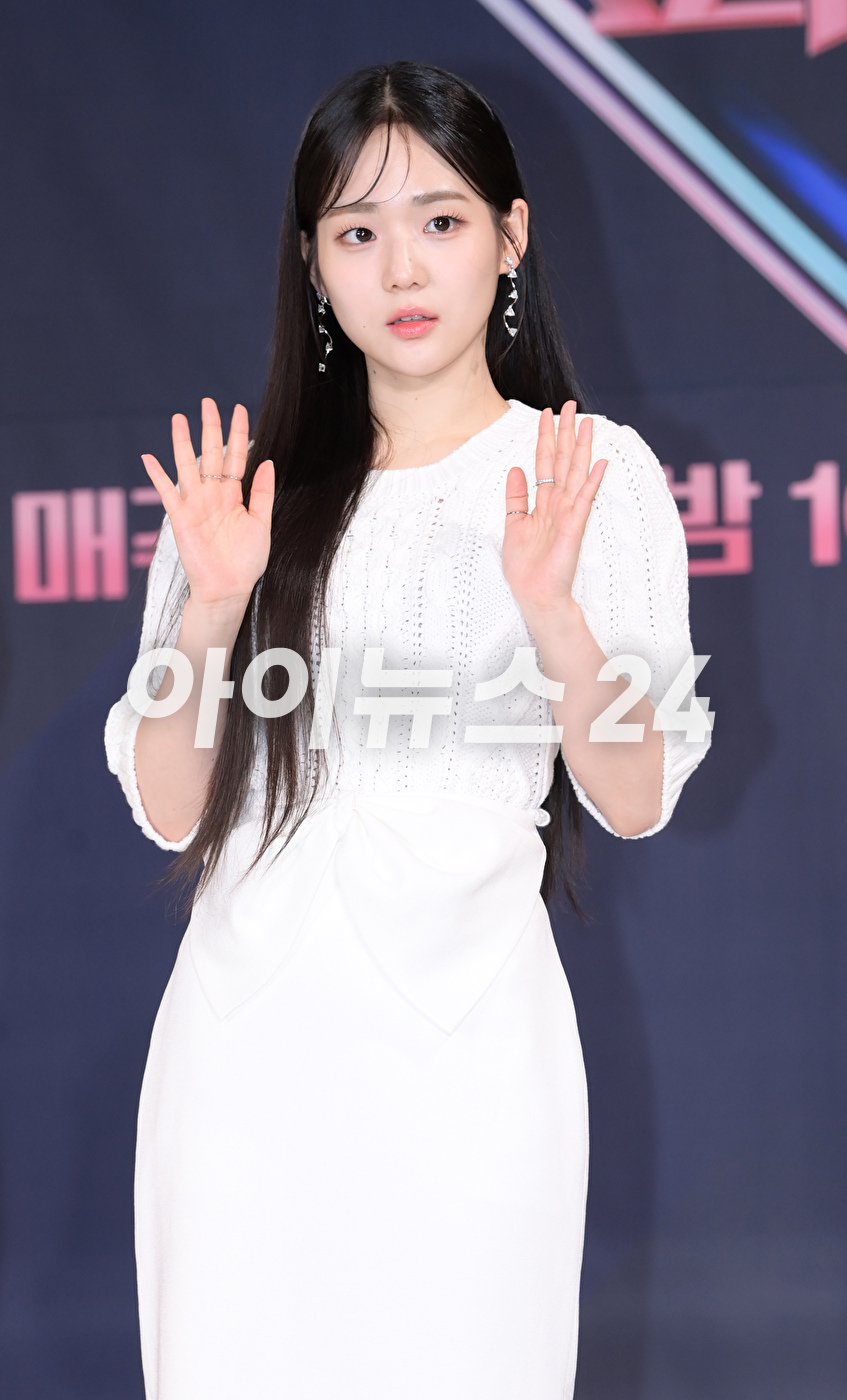 &#39;긴장한 강아지&#39; 트리플에스 서연이 13일 오후 서울 종로구 HW컨벤션에서 진행된 Mnet &#39;퀸덤퍼즐&#39; 제작발표회에 참석하고 있다. [사진=정소희 기자]