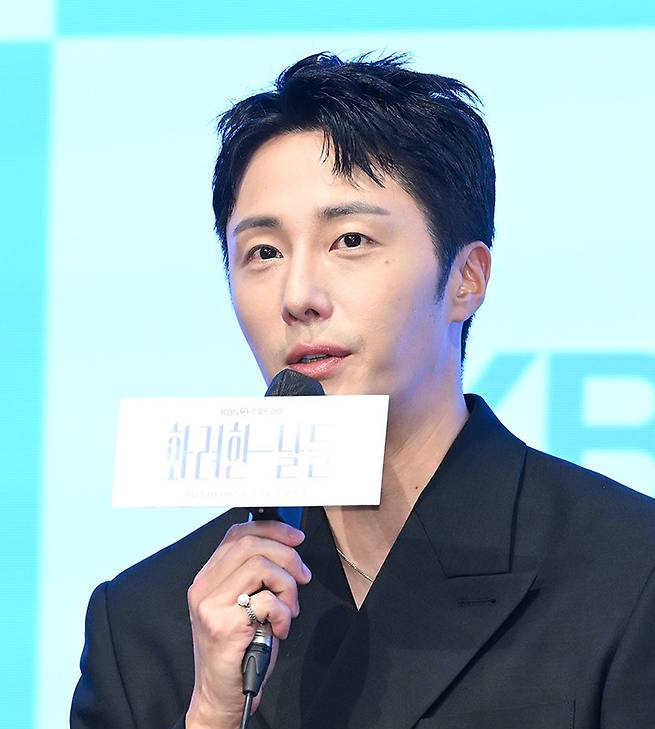 ‘화려한 날들’ 출연 중인 정일우, 현실에서도 ‘로맨스 중’?