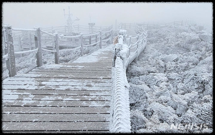 국내 겨울 설경 여행지 Best 10: 눈 덮인 명소와 일출·일몰 스팟