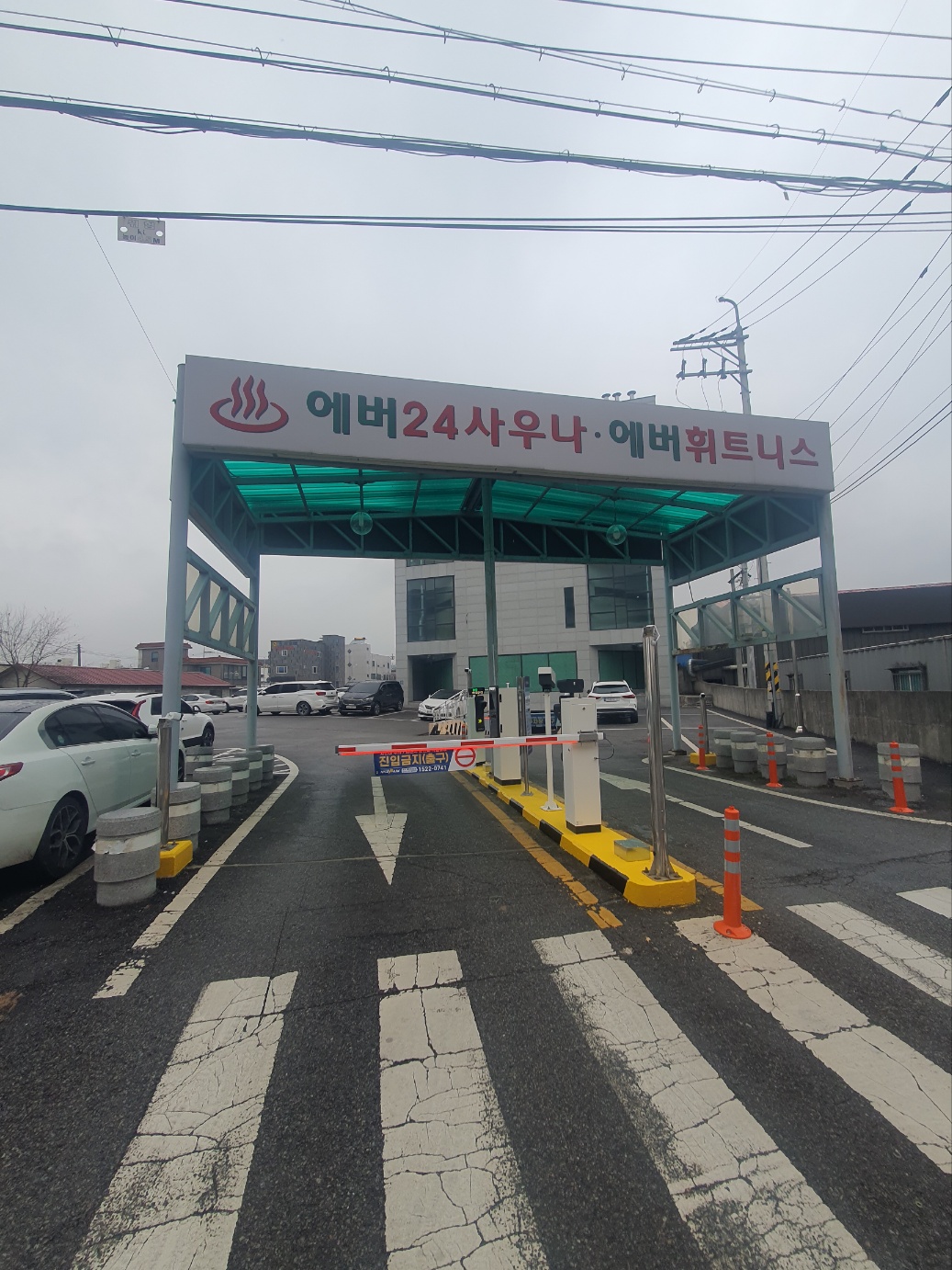 에버찜질사우나-주차장은-나이스파크의-무인주차시스템으로-운영됩니다.