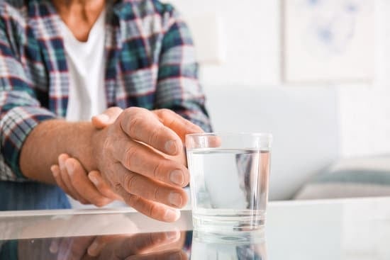 파킨슨병(Parkinson&rsquo;s Disease) &ndash; 초기 증상부터 치료까지 총정리