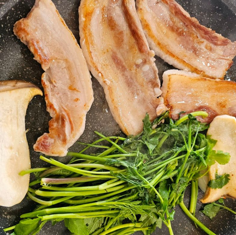 망상 오토캠핑리조트 맛집 돼지먹는복어