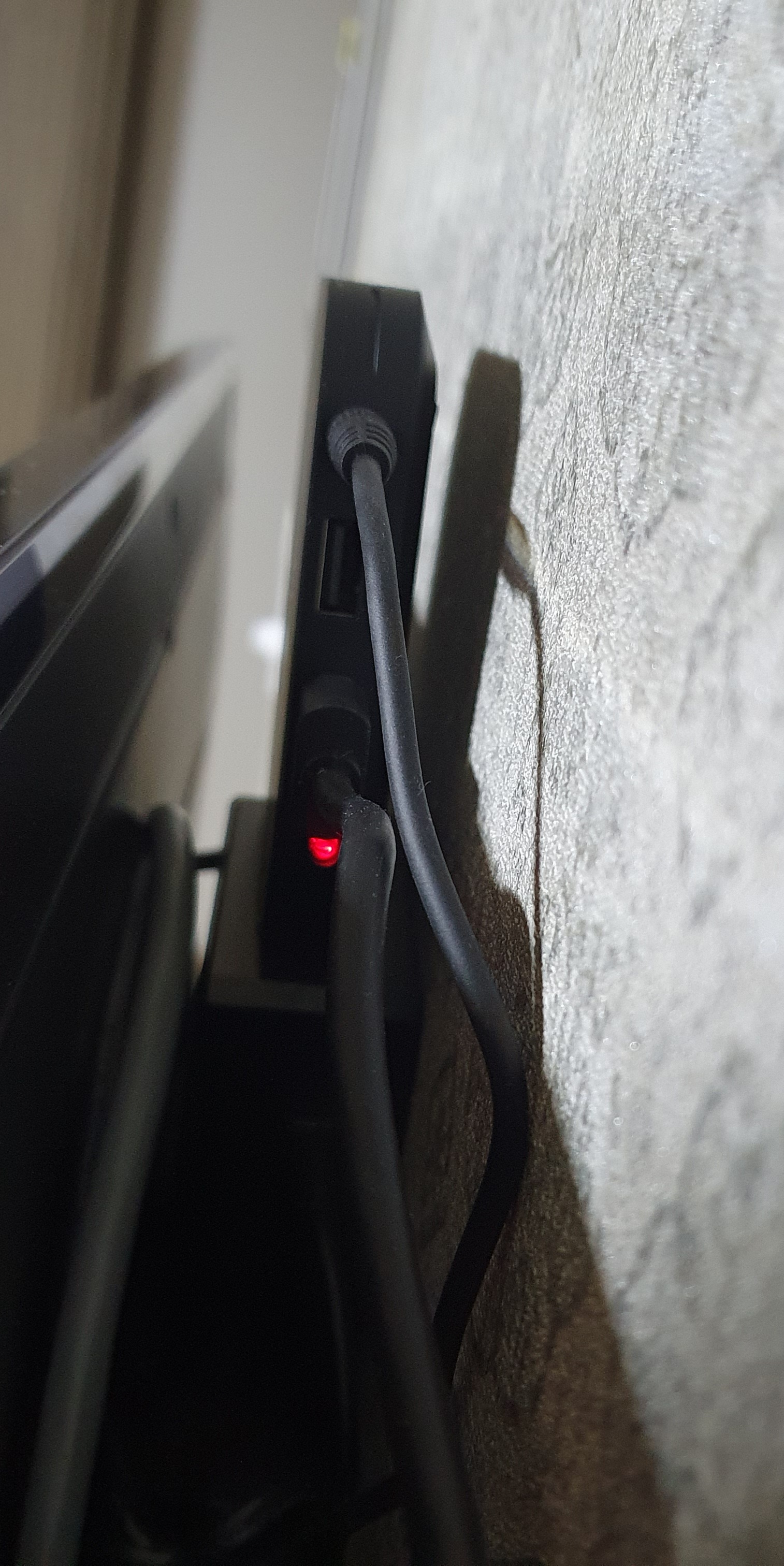 전원이 들어가면 이렇게 빨간색 램프가 들어옴!!