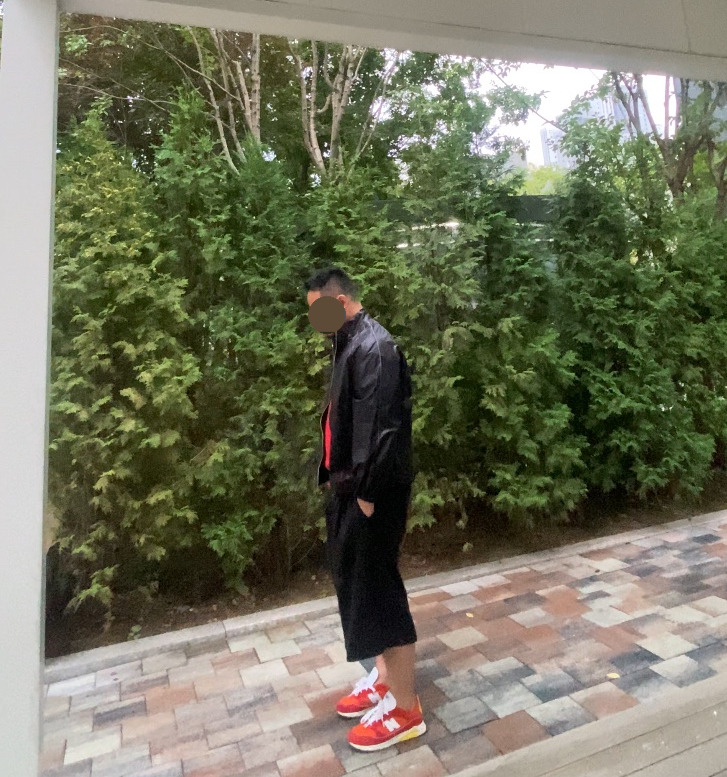 데일리룩('25. 10. 3.)마뗑킴(MATIN KIM)코팅 점퍼 바람막이 블랙, 나이키 반팔 티셔츠, 무신사스탠다드 와이드 버뮤다 팬츠, 뉴발란스 신발 러닝화 MSXRCSLF