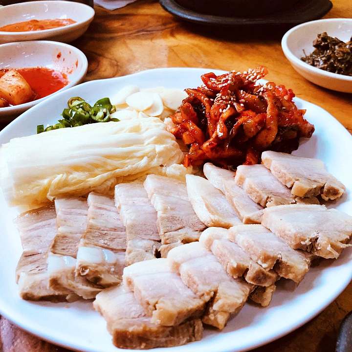 식객 허영만 백반기행 박은영 편 전주식 콩나물국밥 굴보쌈 수육 7천원 콩나물 해장국 관악 서울대입구 맛집 소개
