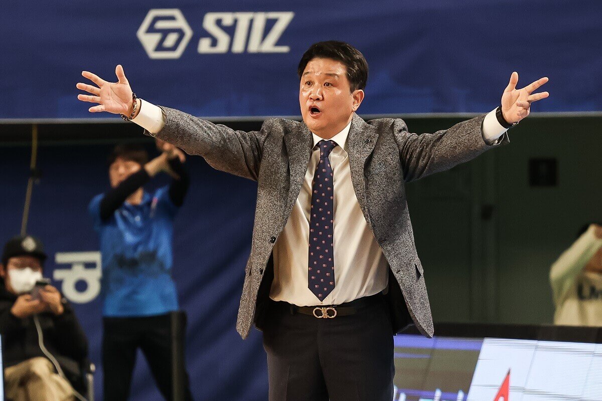 유도훈의 귀환…정관장 농구, 17년 전 돌풍 다시 일으킬까