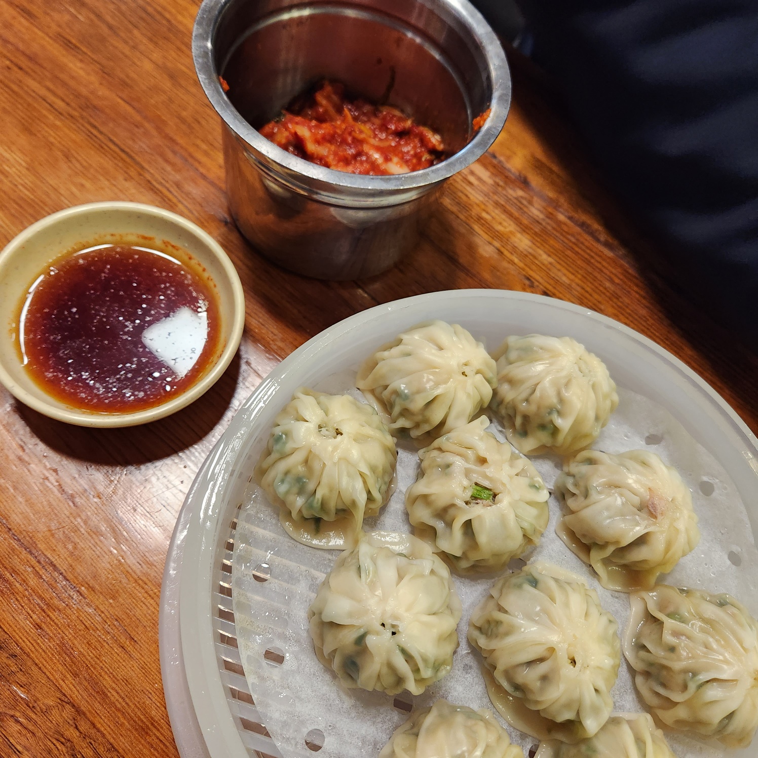 만두와 김치 사진
