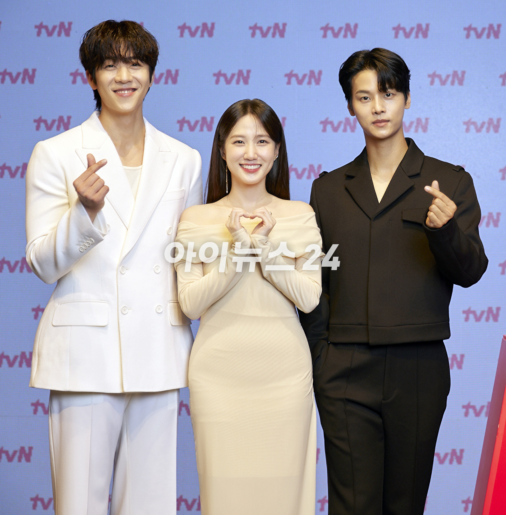 배우 채종협-박은빈-차학연이 19일 온라인으로 진행된 tvN 새 토일드라마 '무인도의 디바' 제작발표회에 참석하고 있다. [사진=tvN]