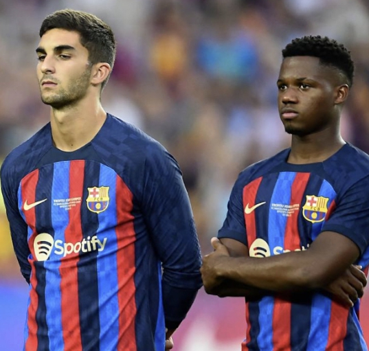 PSG 리오넬 메시 사우디 이적 거부 바르셀로나 복귀 추진 불발 가능성 연봉 와이프