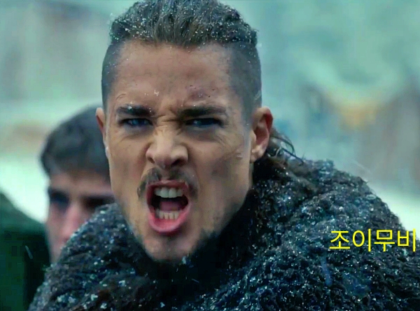 극 중, 전투를 앞둔 우트레드의 모습