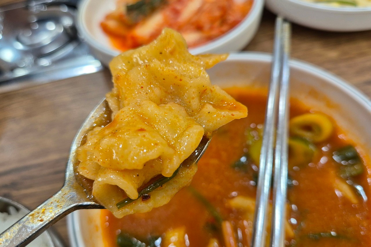 생방송투데이 한우물의 법칙 세종 메기매운탕 맛집 황우제매운탕