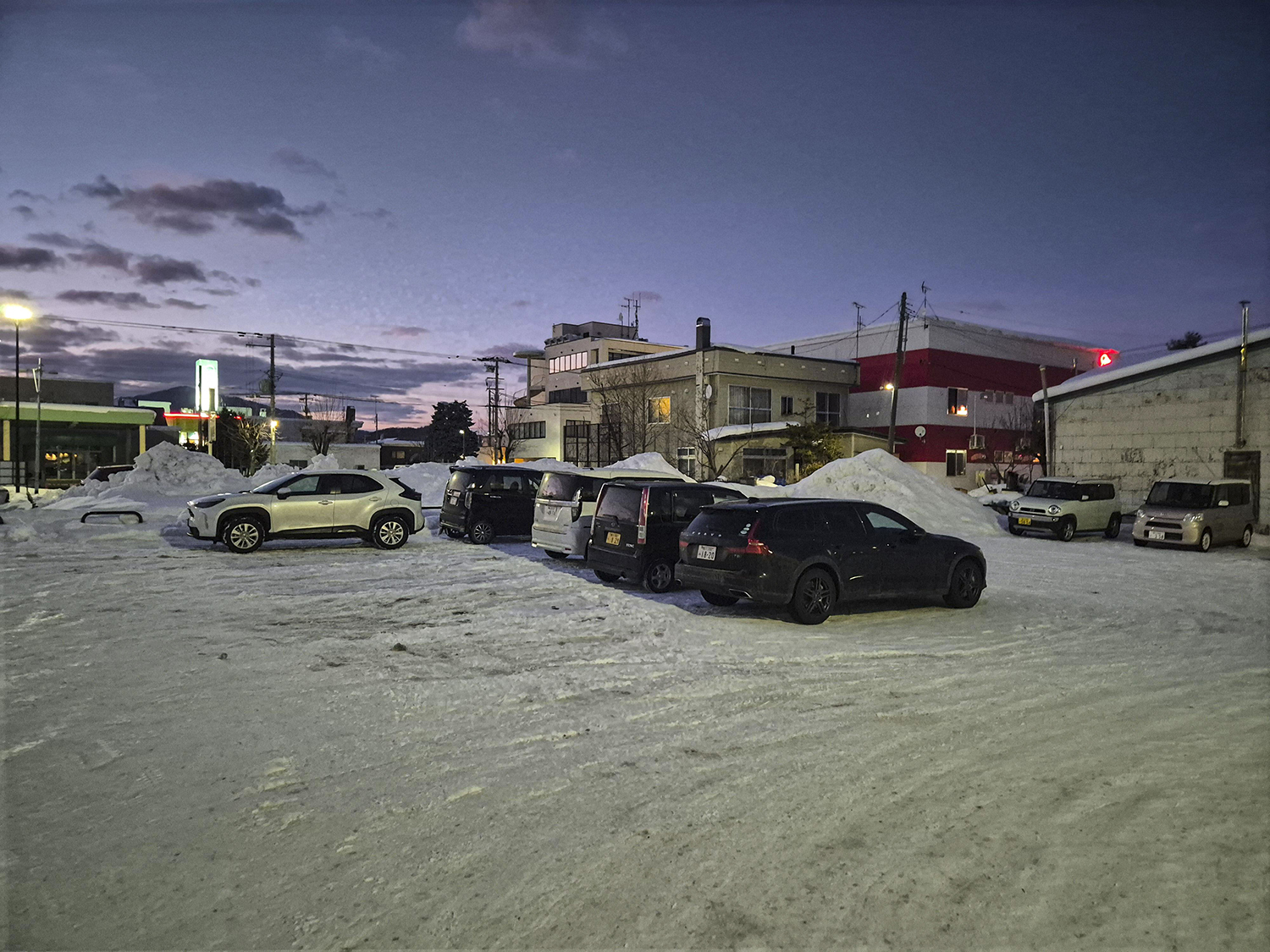 닝구르테라스 후라노 맛집 이자카야 앞 주차장