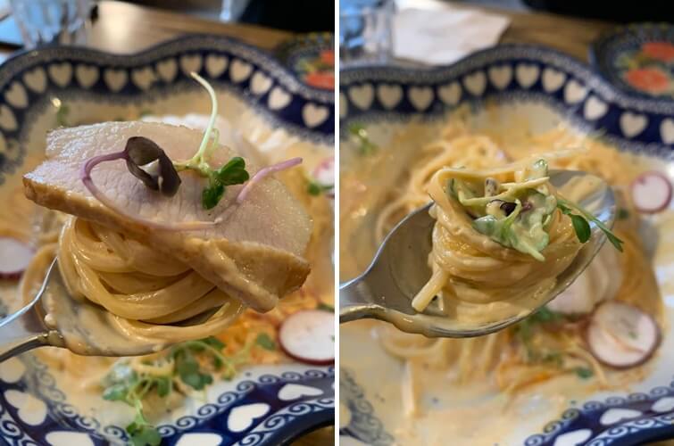 고소한 소스가 넉넉하게 들어가 있는 파스타