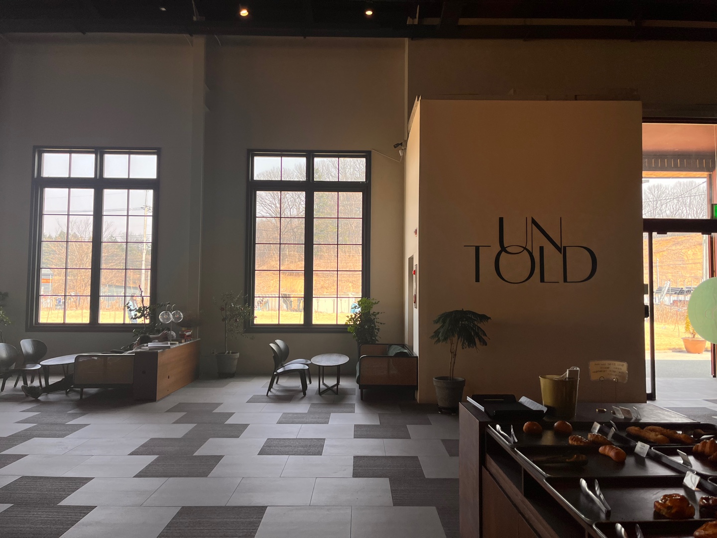 용인 대형 야외정원 베이커리 카페 '언톨드'